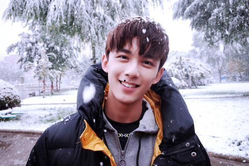 吴磊感情爆料视频播放下载,独家下载，揭秘明星情感世界